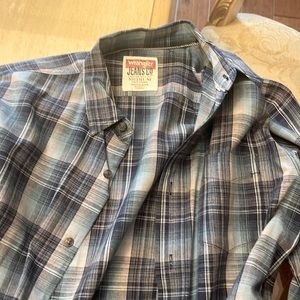 Medium wrangler blue flannel button down